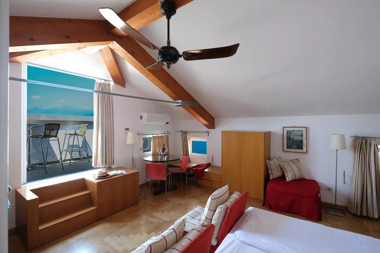 Albergo Milano Varenna 3*,