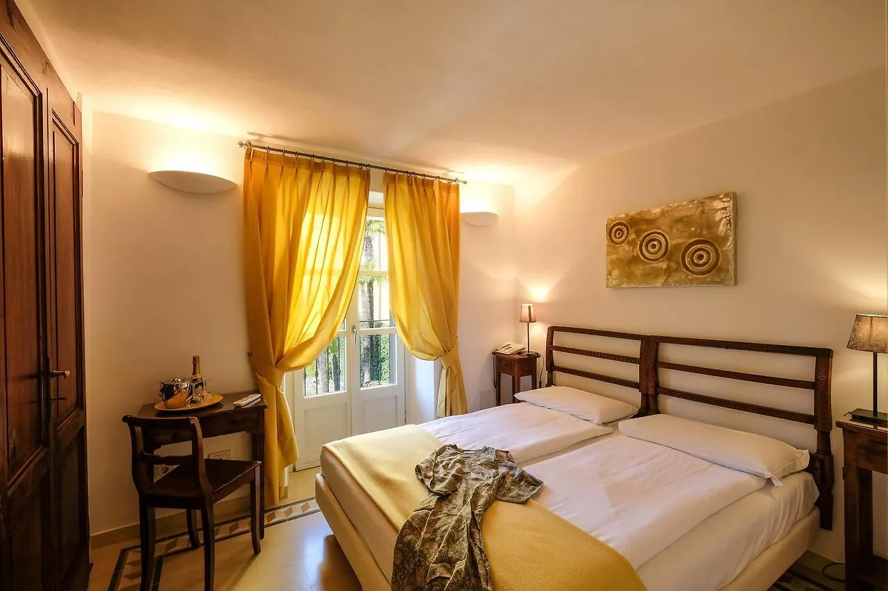 Albergo Milano Varenna 3*,
