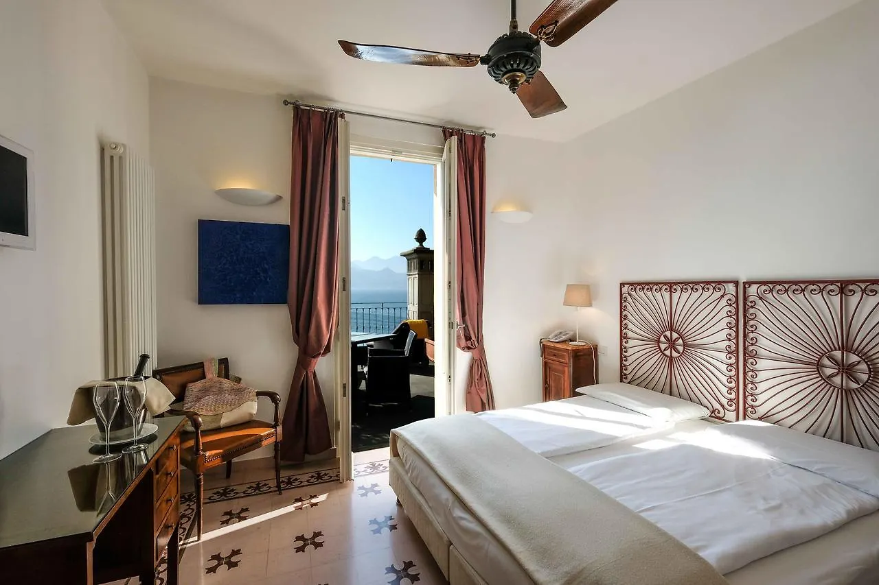 Albergo Milano Varenna 3*,  Italy